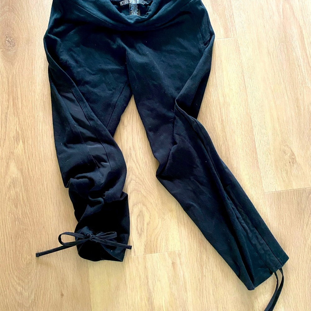Victoria’s Secret Capri leggings with tie & sheer